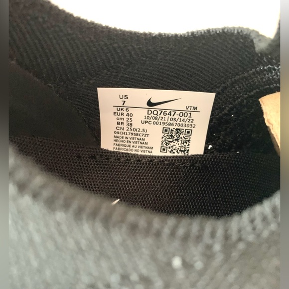 NWT, new in box, Nike’s React Phantom Run FK (Flyknit) 2. - Picture 10 of 12